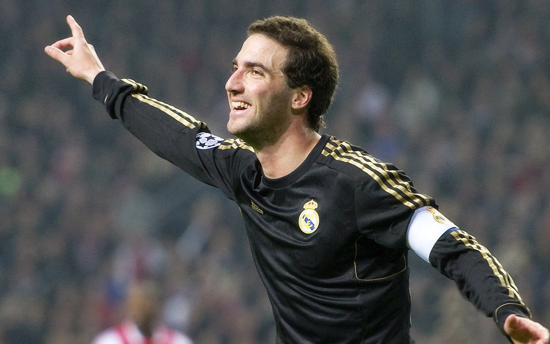 爱游戏登录入口-巴尔：全黑队中场的“精确传球手”，为球队创造了无数进攻机会